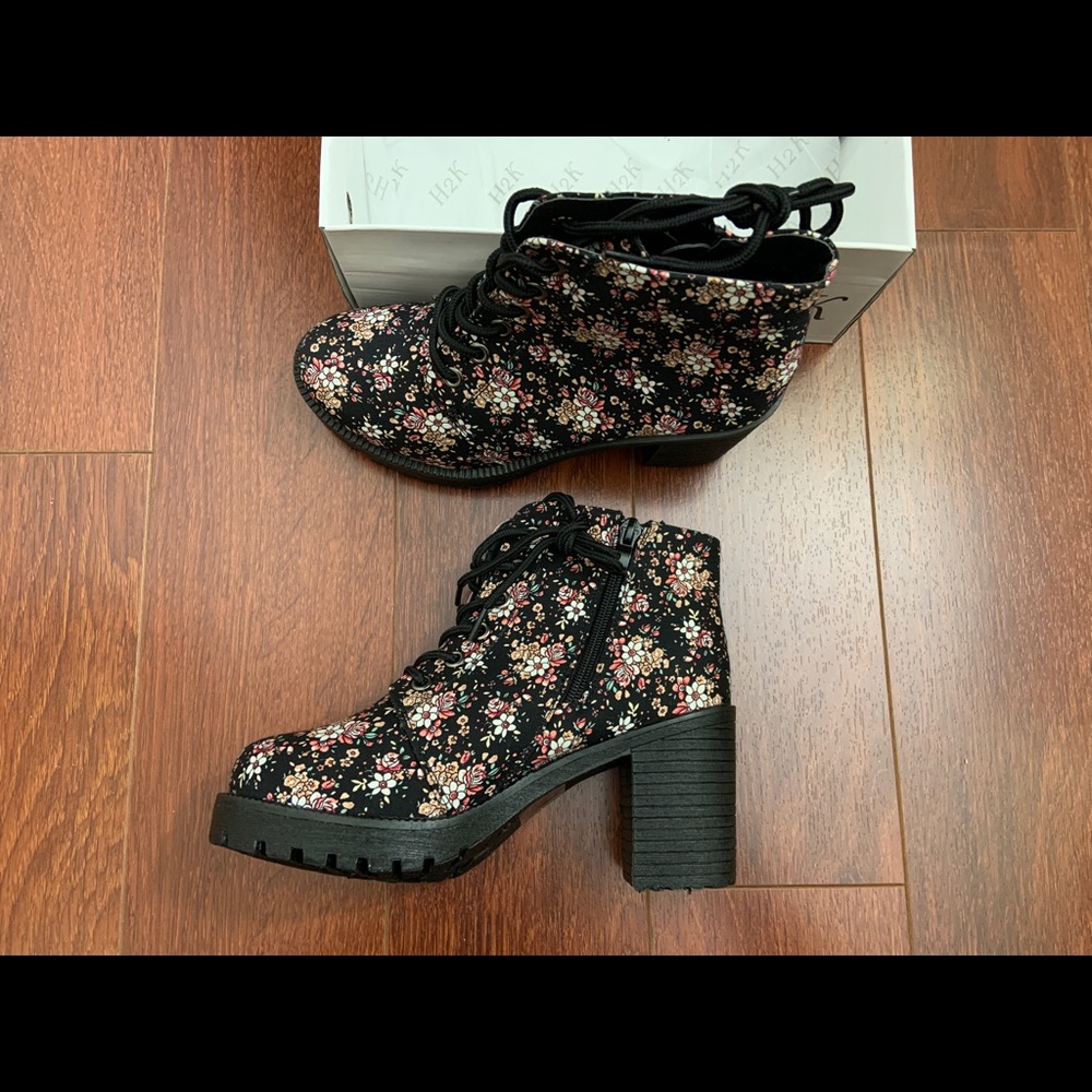 Ankle Boots - Picture 5 of 6